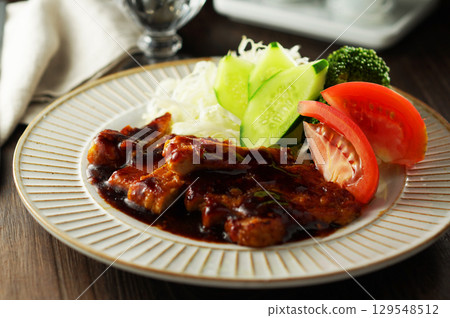 Garlic Sauteed Pork Loin 129548512