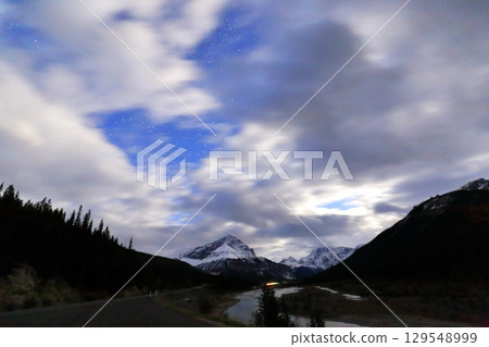 Starry night sky in Jasper Starry night sky in Jasper 129548999