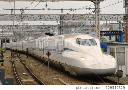 東海道新幹線「希望號」列車進站 東海道新幹線「希望號」列車進站 129550829