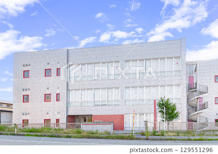 Exterior image of the nursing school Exterior image of the nursing school 129551296