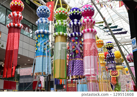 Colorful decorations at the Sendai Tanabata Festival 129551608