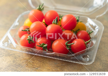 Colorful cherry tomato image (stock photo) Colorful cherry tomato image (stock photo) 129551639