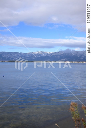 滋賀縣琵琶湖:湖北部的名勝海津大崎、大崎寺的阿彌陀堂 滋賀縣琵琶湖:湖北部的名勝海津大崎、大崎寺的阿彌陀堂 129551957