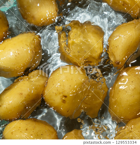Raw Potatoes In Water Splash Macro Top View. Raw Potatoes In Water Splash Macro Top View. 129553334