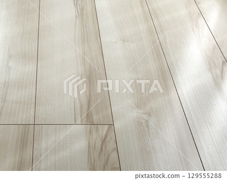 Solid wood flooring 129555288
