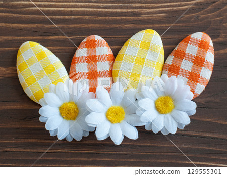 Artificial Easter eggs with flower 129555301