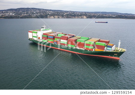 container cargo ship  129559154