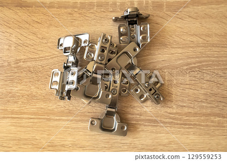 Many hinges on a table 129559253