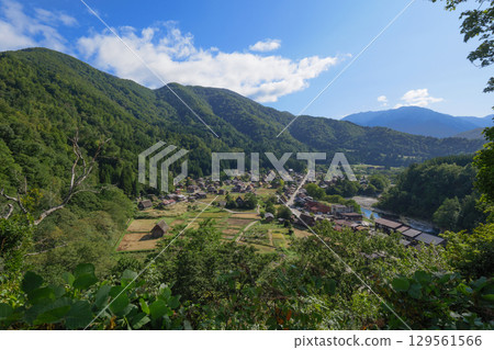 從城址展望台眺望初秋的白川鄉 129561566