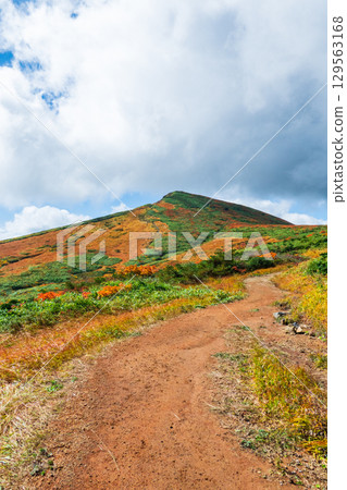 Climbing Mount Kurikoma in autumn (Higashi-Kurikoma to Mount Kurikoma) 129563168