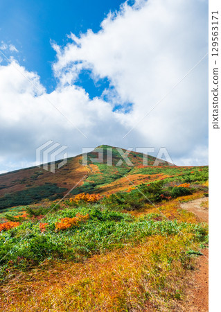Climbing Mount Kurikoma in autumn (Higashi-Kurikoma to Mount Kurikoma) 129563171