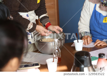 Cooking class image 129563522