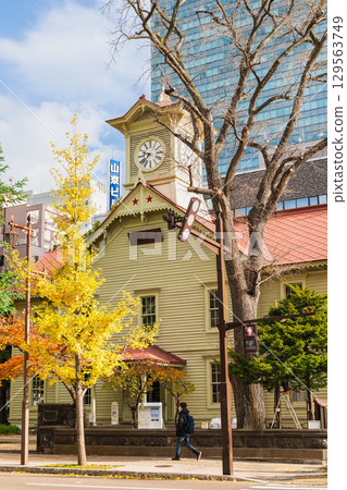 秋天的北海道札幌鐘樓 129563749