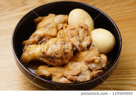 燉雞翅和水煮蛋 129564093