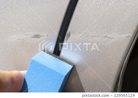 使用化合物修復車身刮痕的圖片 129565129