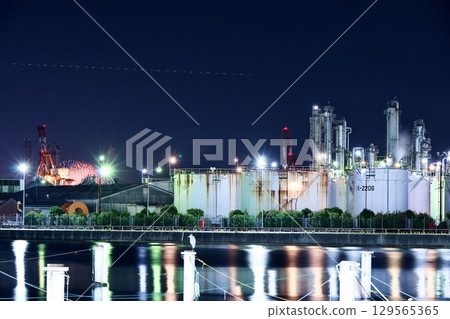 Fireworks seen from the Yokkaichi Industrial Complex 129565365