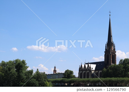 The majestic Cologne Cathedral against the blue sky and greenery 129566790