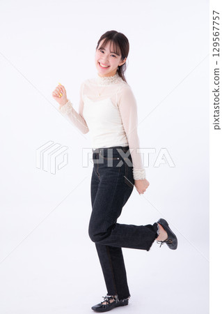 A young woman who takes a pose A young woman who takes a pose 129567757