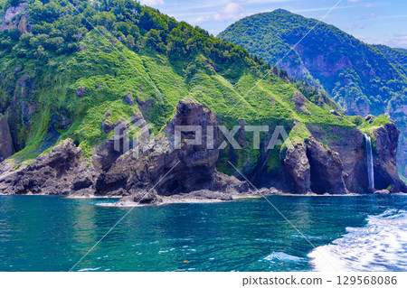 六月知床半島遊船,藍天白雲(北海道) 六月知床半島遊船,藍天白雲(北海道) 129568086