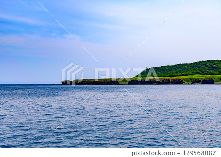 Shiretoko Peninsula Cruise, Blue Skies and Light Clouds in June (Hokkaido) 129568087