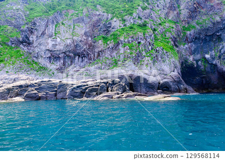 Shiretoko Peninsula Cruise, Blue Skies and Light Clouds in June (Hokkaido) 129568114