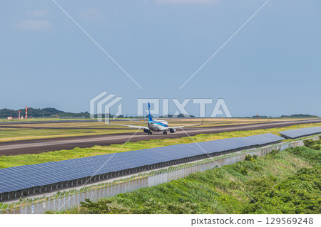 An airplane running on the runway at Mt. Fuji Shizuoka Airport in Makinohara City (Shizuoka Prefecture) 129569248