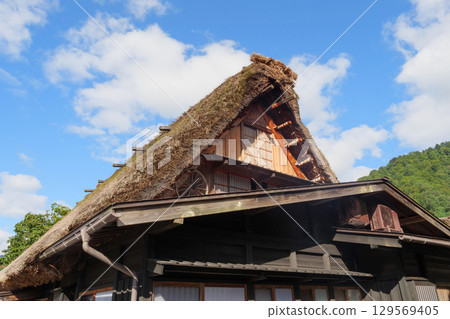 經過翻修的白川鄉合掌造房屋 經過翻修的白川鄉合掌造房屋 129569405