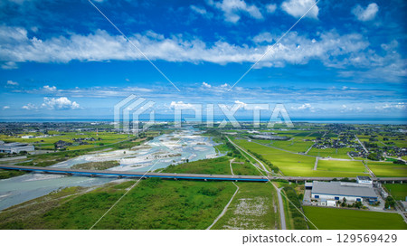 The Kurobe River in the Kurobe River alluvial fan, the Hokuriku Shinkansen viaduct, the Hokuriku Expressway, and other roads in summer 129569429