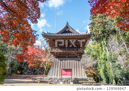 Historic temple surrounded by vibrant autumn foliage at Engyoji mountain Shosha, Himeji, Japan 129569847