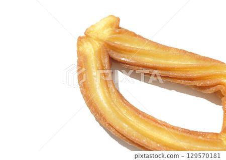 白色背景下拍攝的油條 129570181