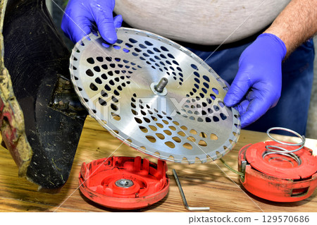 Repair of a petrol trimmer. Installation of a cutting disc. Repair of a petrol trimmer. Installation of a cutting disc. 129570686
