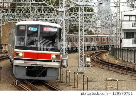 東急電鐵目黑線 3000 系列車開往赤羽岩淵方向 東急電鐵目黑線 3000 系列車開往赤羽岩淵方向 129570791