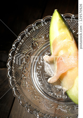 Raw ham melon 129570926