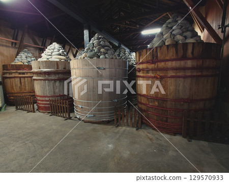 MISO barrel in MISO warehouse / Japanese kura-zukuri (warehouse construction) - The interior of a miso storehouse and miso barrels 129570933