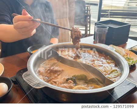 Shabu-shabu partition pot 129571099