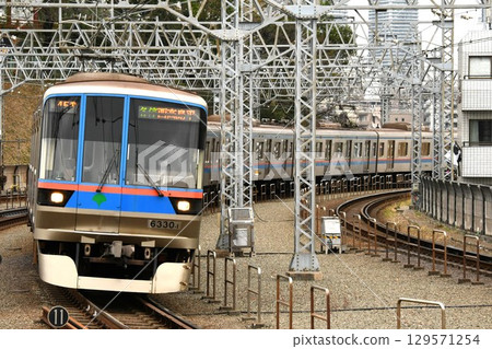 東京都交通局6300系列列車沿目黑線駛往西高島平方向 東京都交通局6300系列列車沿目黑線駛往西高島平方向 129571254