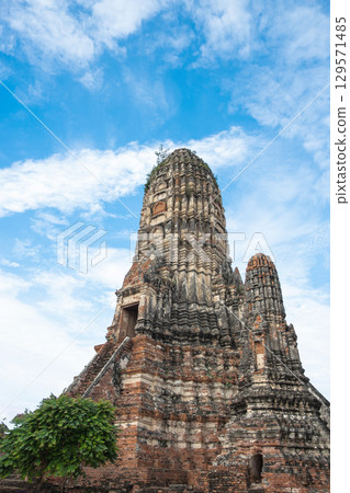 Wat Chaiwatthanaram temple, Ayutthaya historical park, Ayutthaya, Thailand Ancient temple with intricate architecture against blue sky 129571485