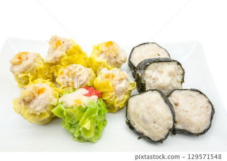 Chinese Steamed Dumpling dim sum served 129571548