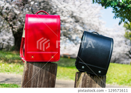 一個書包 129571611