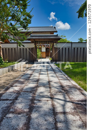 Scenery with wind chimes 129571970