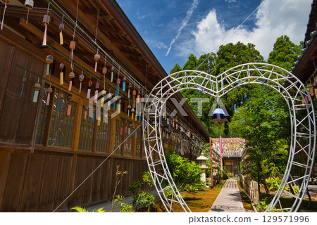 Scenery with wind chimes 129571996