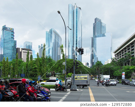 活力菲律賓 - 馬尼拉馬卡蒂市中心 - 城市景觀（2025 年 6 月） 129572880