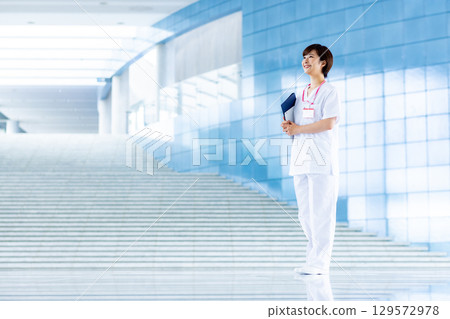 Young nurse working at the hospital 129572978