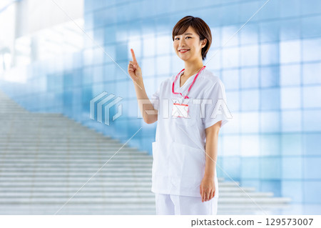 微笑的護士 129573007