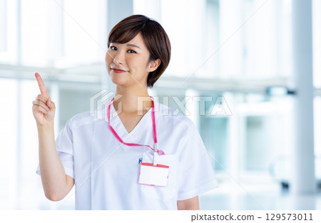微笑的護士 129573011