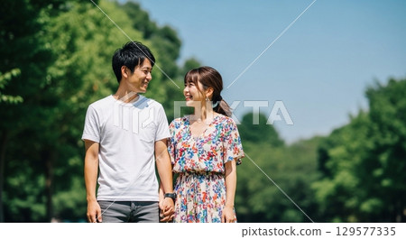 情侶擁抱 129577335