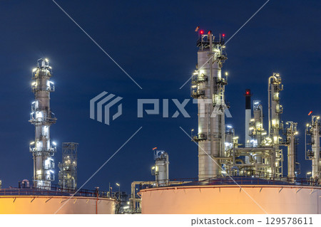 Oil and gas refinery plant at night, Global business energy logistic transportation, Oil and gas refinery petrochemical industrial, Petrochemical refinery industrial energy supply chain. Oil and gas refinery plant at night, Global business energy logistic transportation, Oil and gas refinery petrochemical industrial, Petrochemical refinery industrial energy supply chain. 129578611