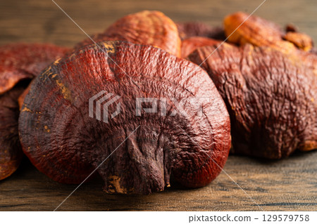 Dried lingzhi mushroom with capsule drug, alternative medicine herbal organic herb. Dried lingzhi mushroom with capsule drug, alternative medicine herbal organic herb. 129579758