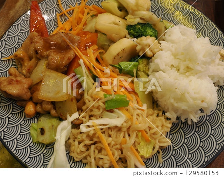 三道菜共享盤 - Phetyai Thai 午餐套餐（澳洲凱恩斯） 129580153