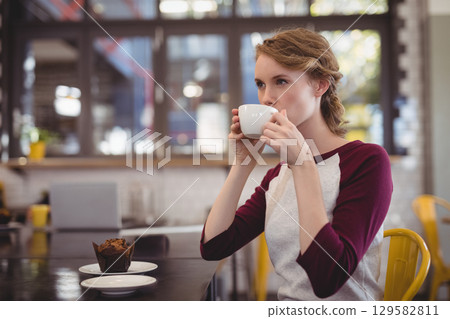 coffee, female, laptop 129582811